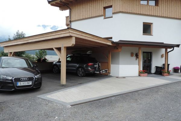 Carport mit Eingangsüberdachung