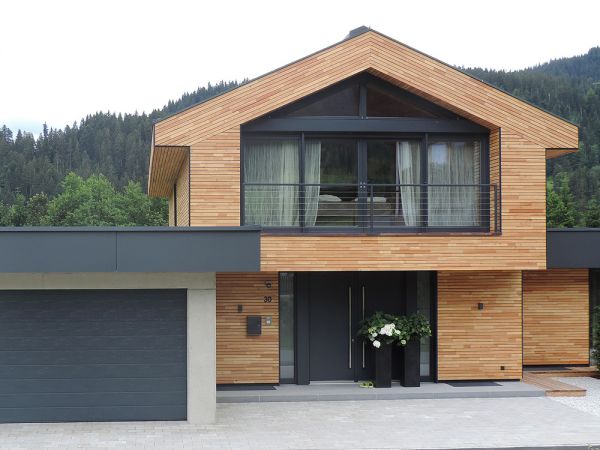 Wohnhaus mit Sonnenholz-Fassade in Lärche