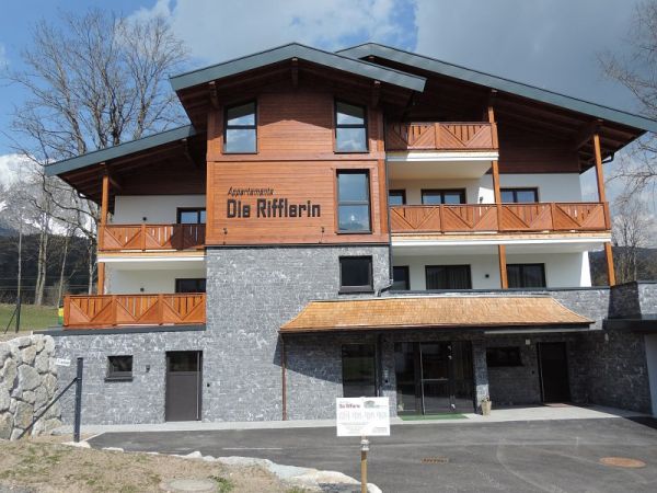 Moderne Balkon (Anstrich: Maitech Auqa Lasur)